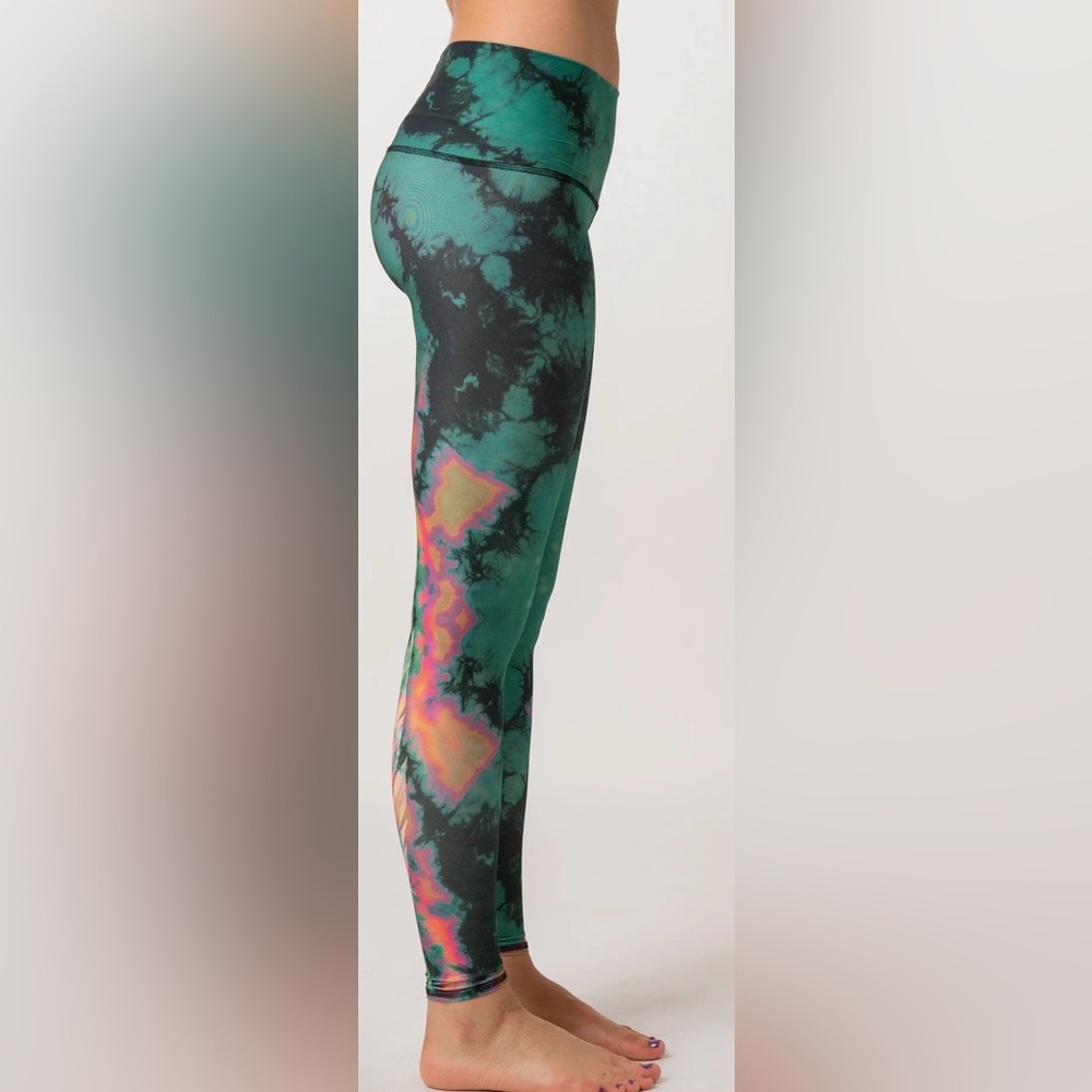 Teeki Eagle Feather Print in Excellent Condition Leggings